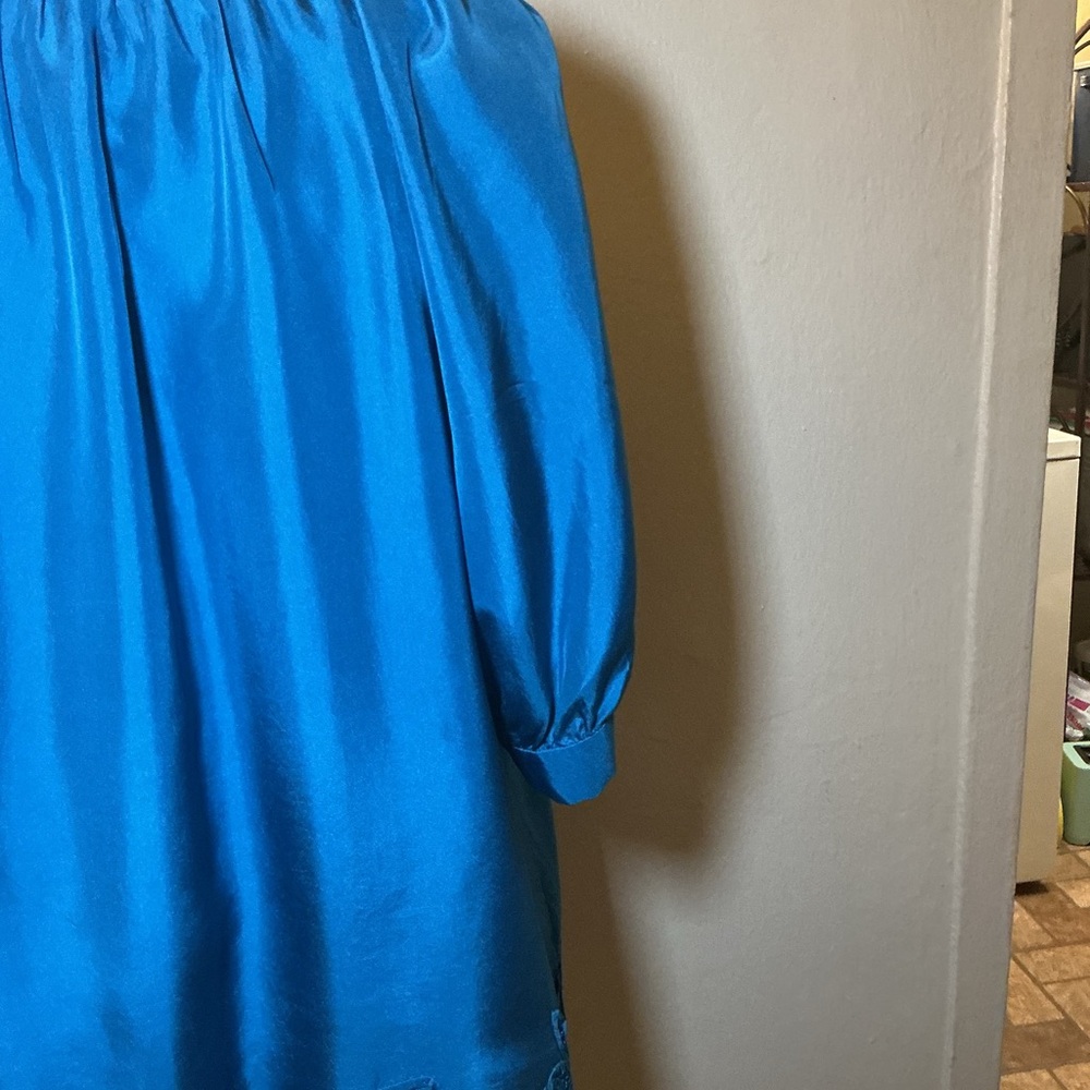 Ali Ro Vibrant 100% Silk Blue Blouse with Lace Hem - Picture 9 of 9